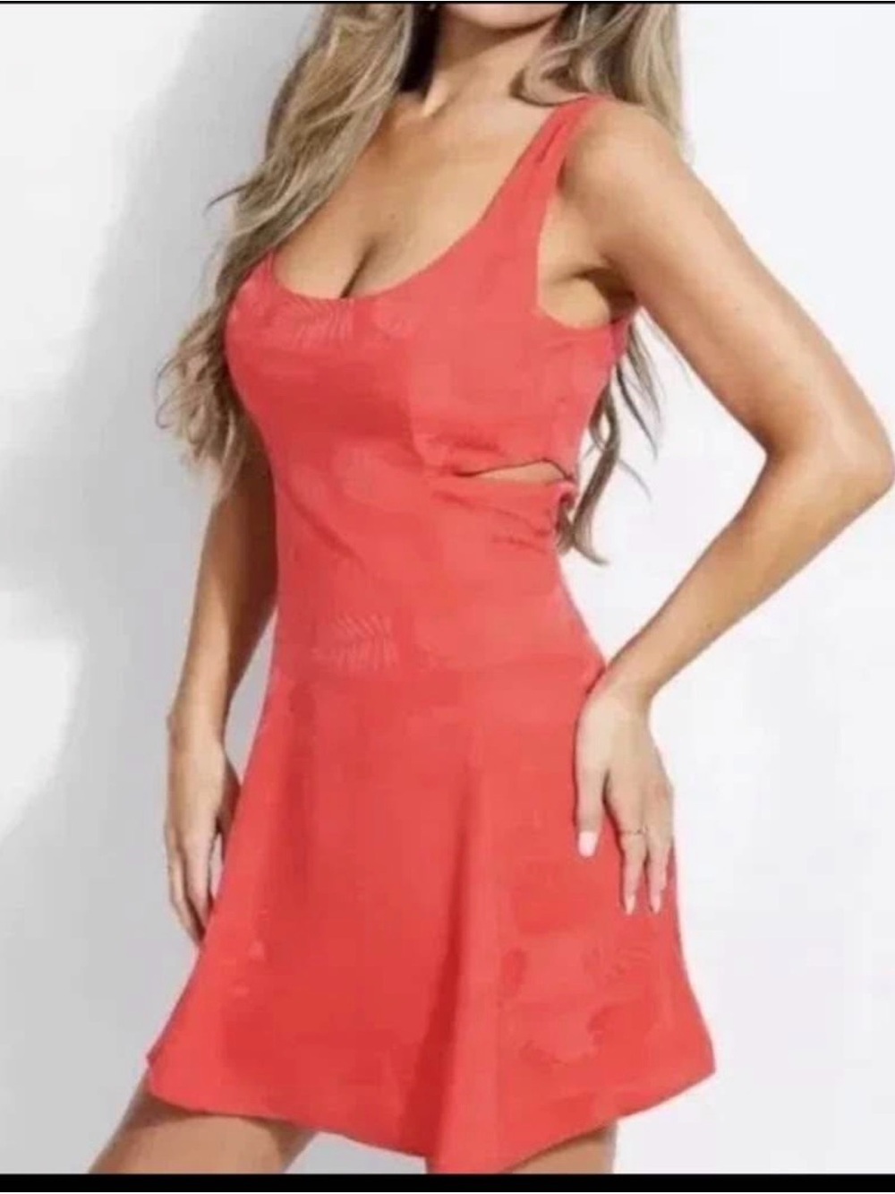Guess cut out fit and flare dress.
Size XL.
